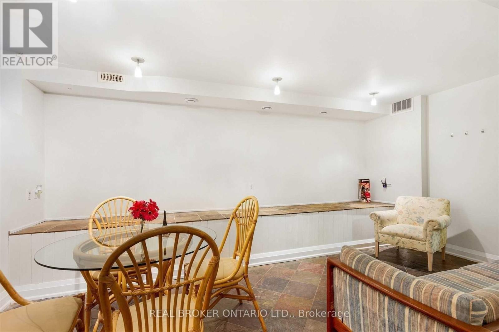 499 Palmerston Boulevard, Toronto, ON - Indoor