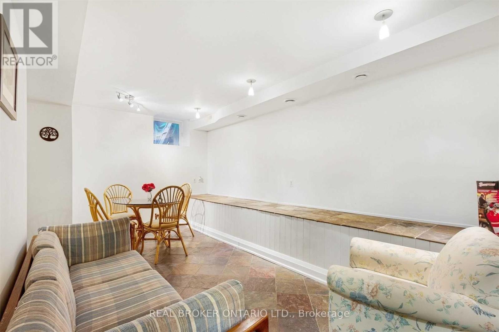 499 Palmerston Boulevard, Toronto, ON - Indoor Photo Showing Other Room