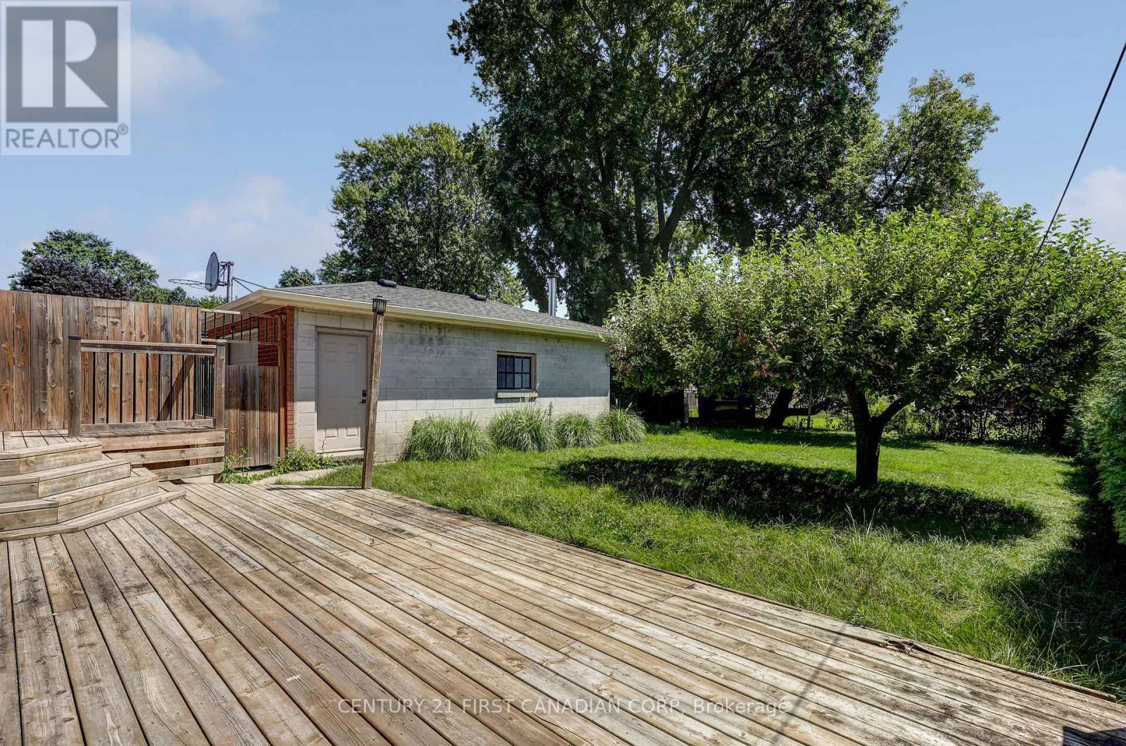 1805 Whitehall Drive, London East (East H), ON - Outdoor With Deck Patio Veranda