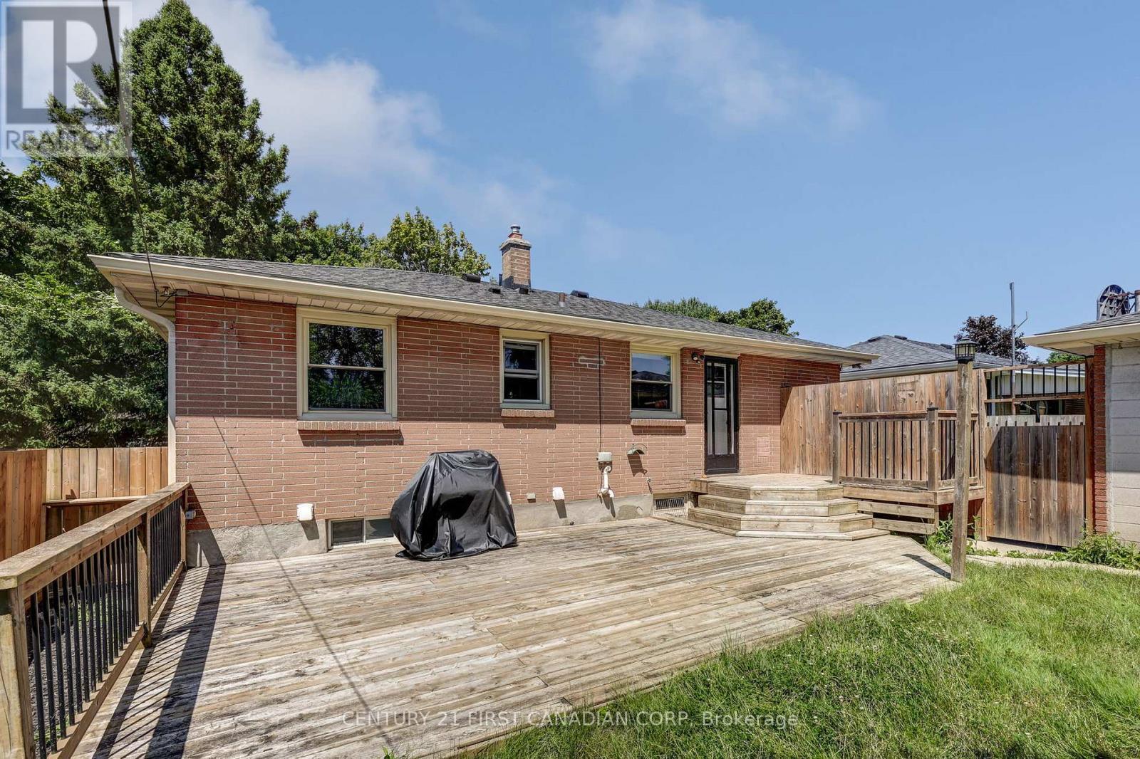 1805 Whitehall Drive, London East (East H), ON - Outdoor With Deck Patio Veranda With Exterior