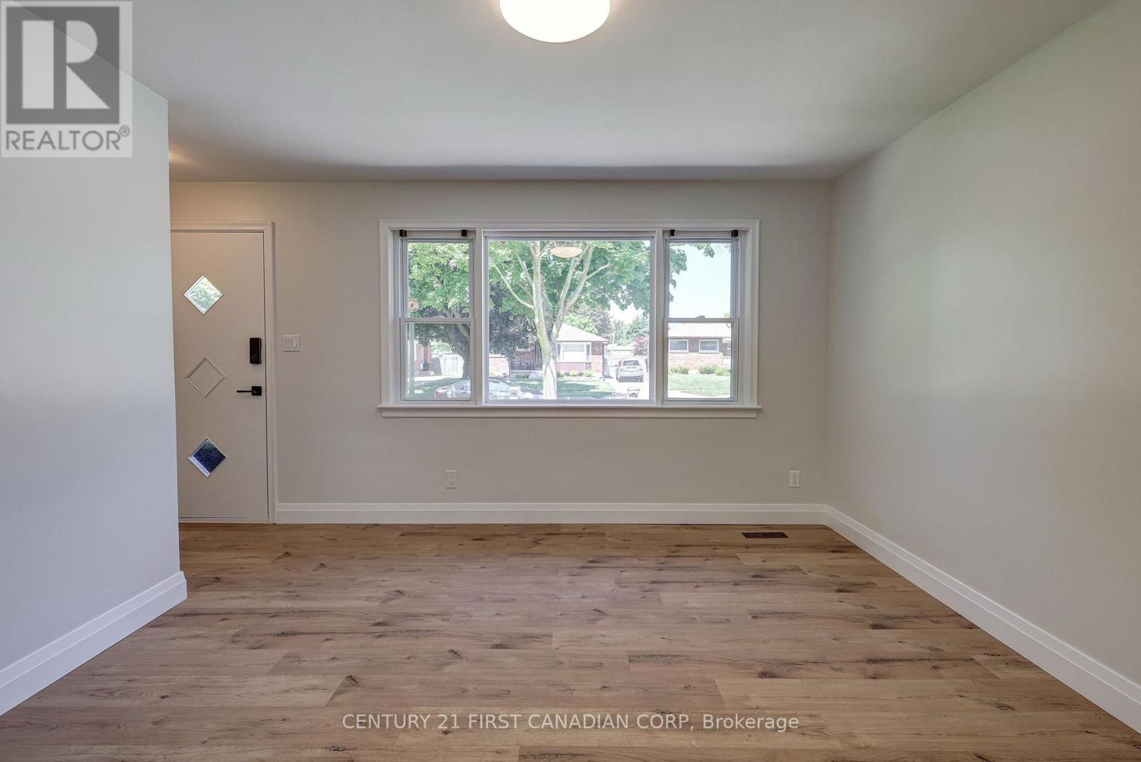 1805 Whitehall Drive, London East (East H), ON - Indoor Photo Showing Other Room