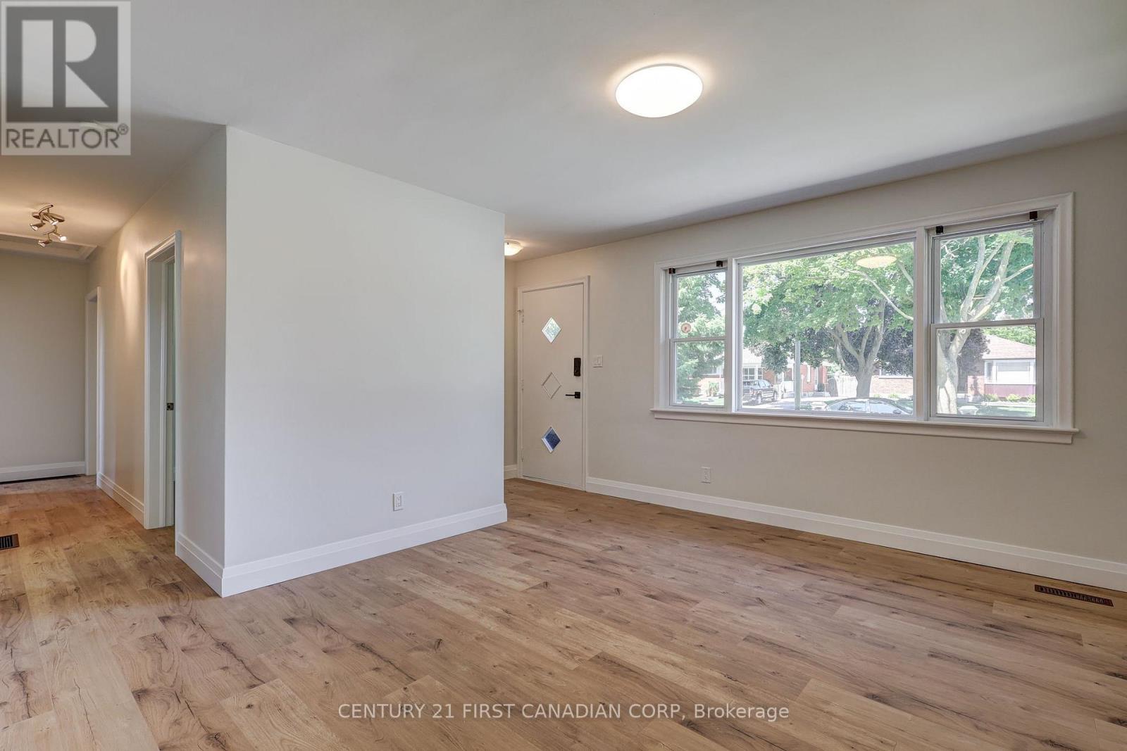 1805 Whitehall Drive, London East (East H), ON - Indoor Photo Showing Other Room