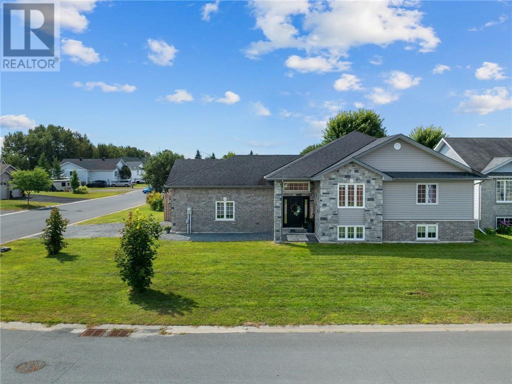 3668 Keith Avenue, Chelmsford, ON - Outdoor With Facade