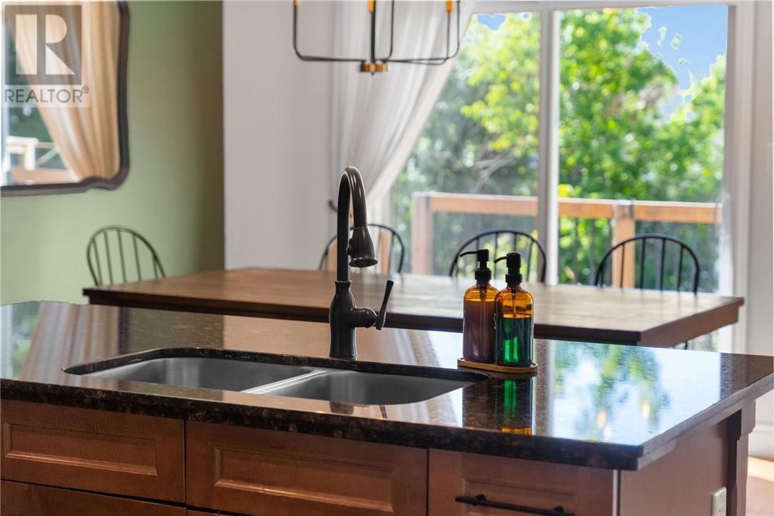 3668 Keith Avenue, Chelmsford, ON - Indoor Photo Showing Kitchen With Double Sink