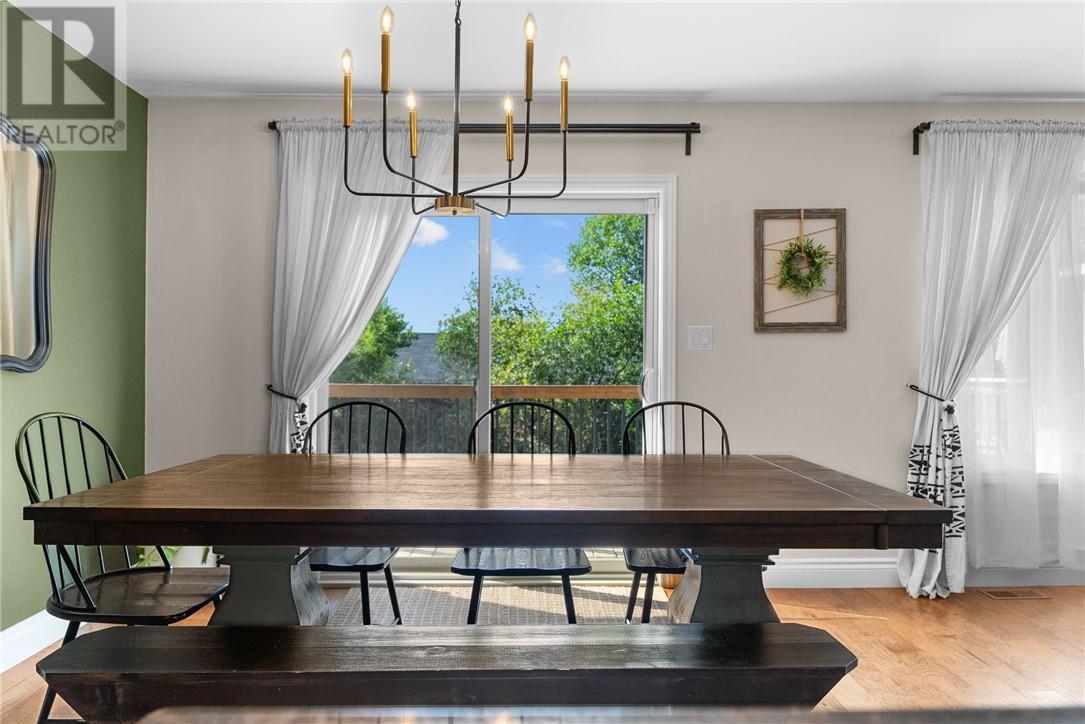 3668 Keith Avenue, Chelmsford, ON - Indoor Photo Showing Dining Room