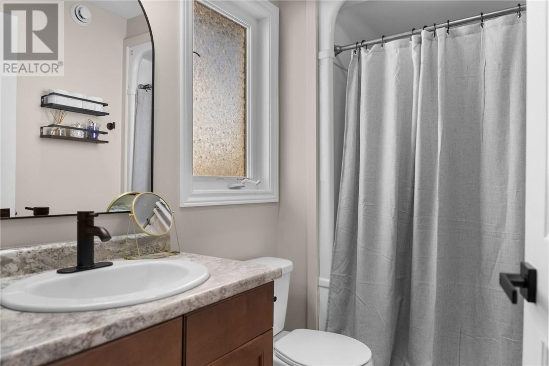 3668 Keith Avenue, Chelmsford, ON - Indoor Photo Showing Bathroom