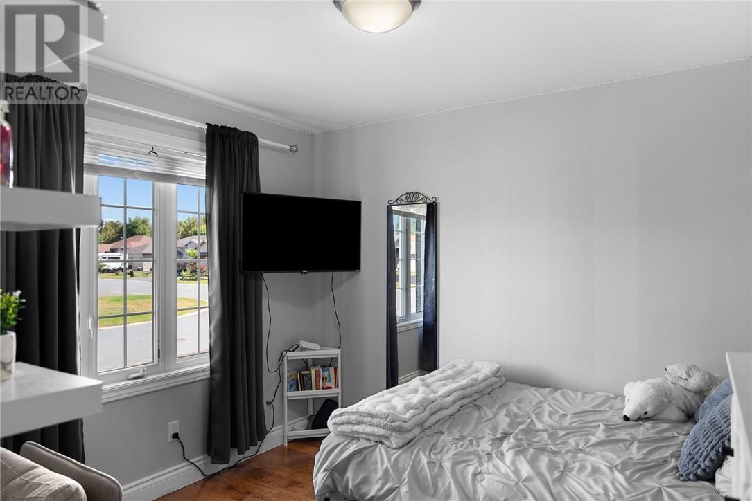 3668 Keith Avenue, Chelmsford, ON - Indoor Photo Showing Bedroom