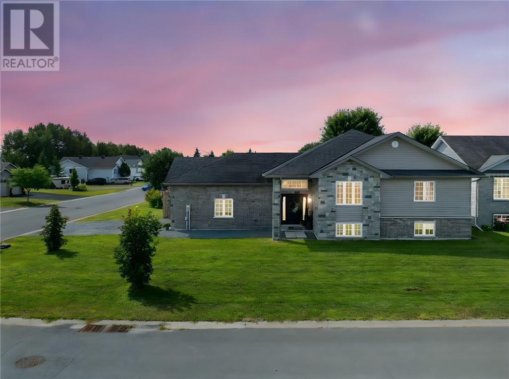 3668 Keith Avenue, Chelmsford, ON - Outdoor With Facade