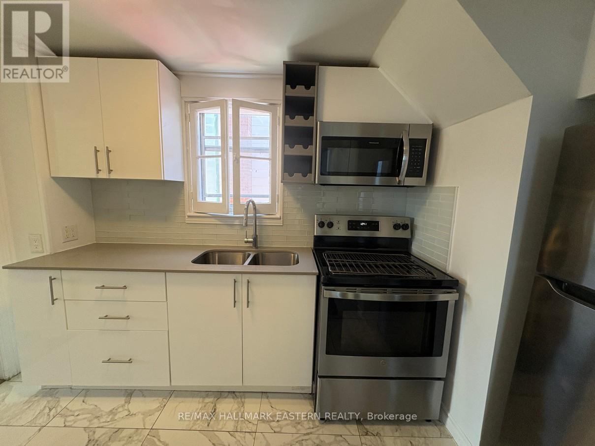 #1 - 581 Paterson Street, Peterborough Central (South), ON - Indoor Photo Showing Kitchen With Double Sink