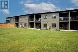 Pretty back yard. No condo fees!! -