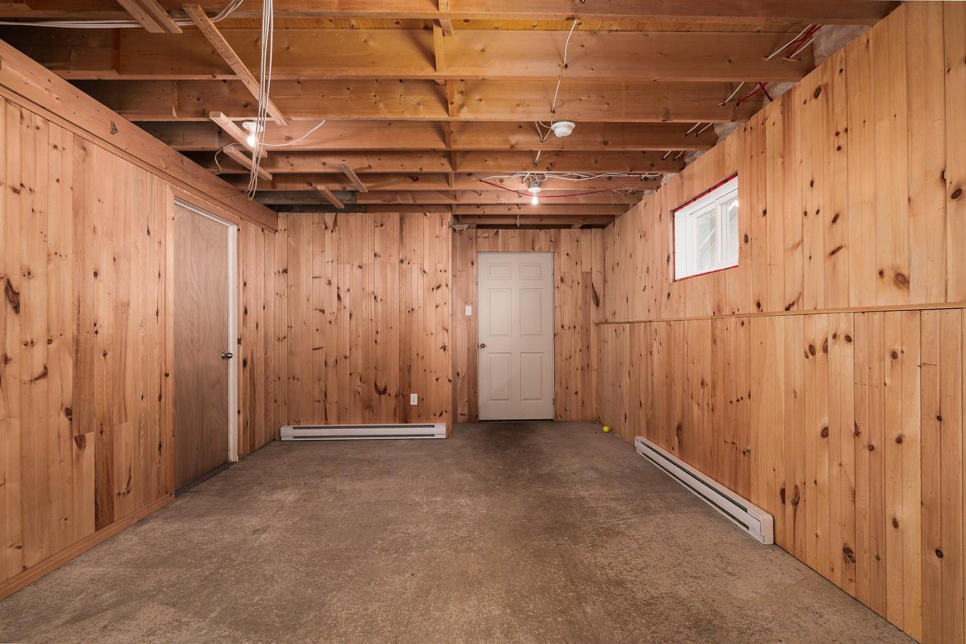 Salle familiale - 54 Ch. Du Pont-Rouge, Grand-Remous, QC - Indoor Photo Showing Basement