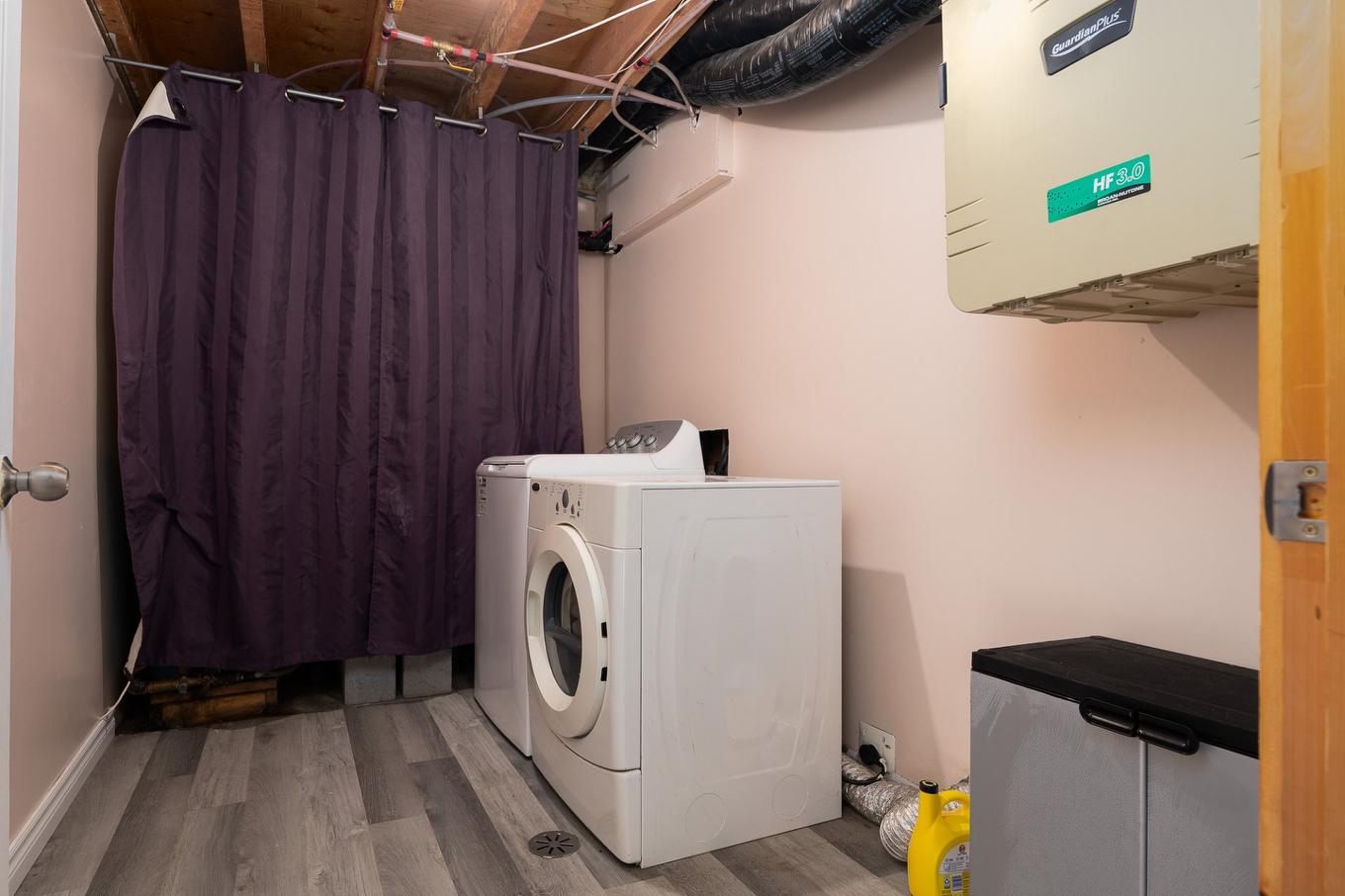 Salle de lavage - 54 Ch. Du Pont-Rouge, Grand-Remous, QC - Indoor Photo Showing Laundry Room