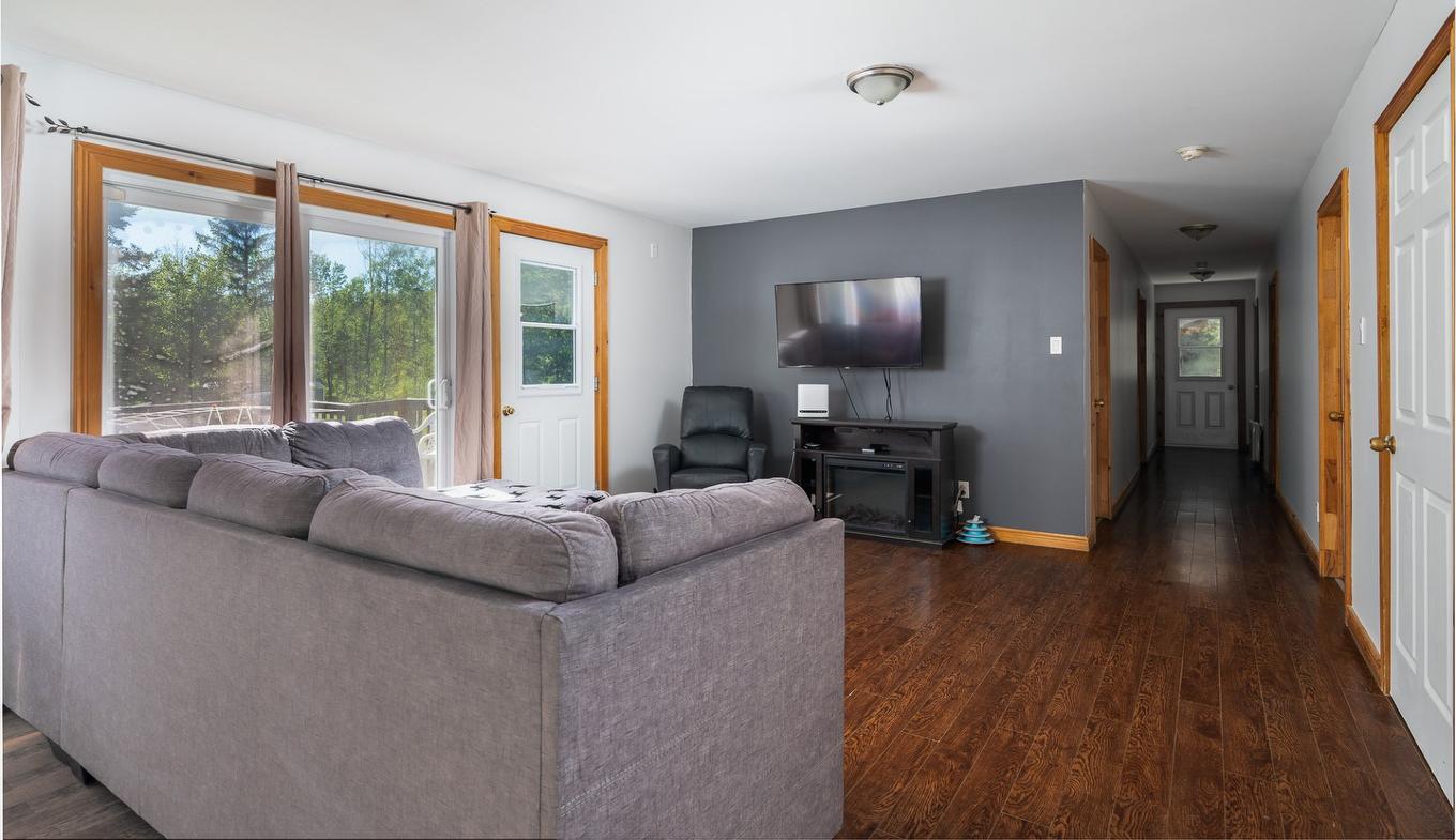 Salon - 54 Ch. Du Pont-Rouge, Grand-Remous, QC - Indoor Photo Showing Living Room