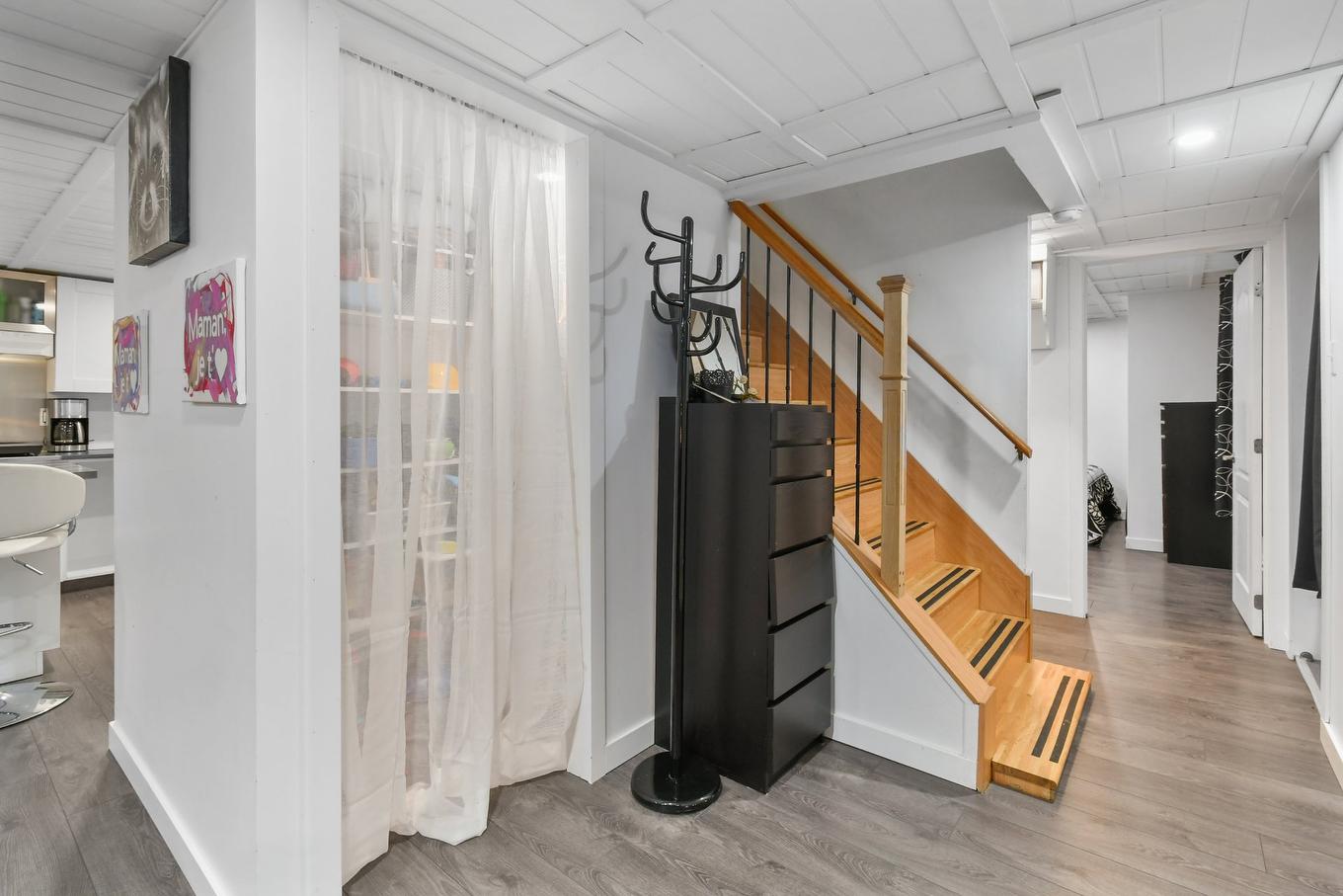 Hall d'entrée/Vestibule - 31 Av. De Médoc, Candiac, QC - Indoor Photo Showing Other Room