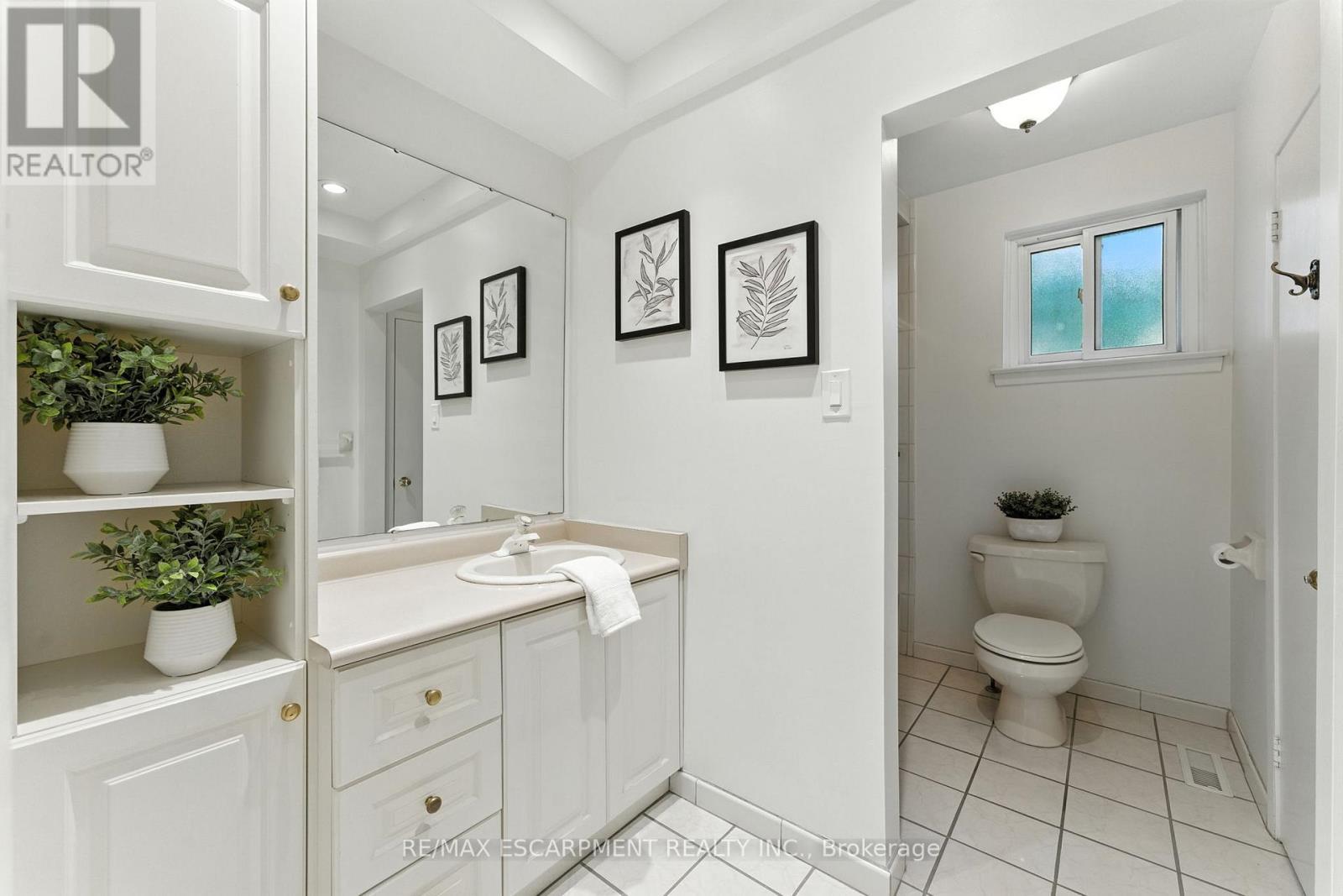 51 Pleasant Avenue, Hamilton, ON - Indoor Photo Showing Bathroom