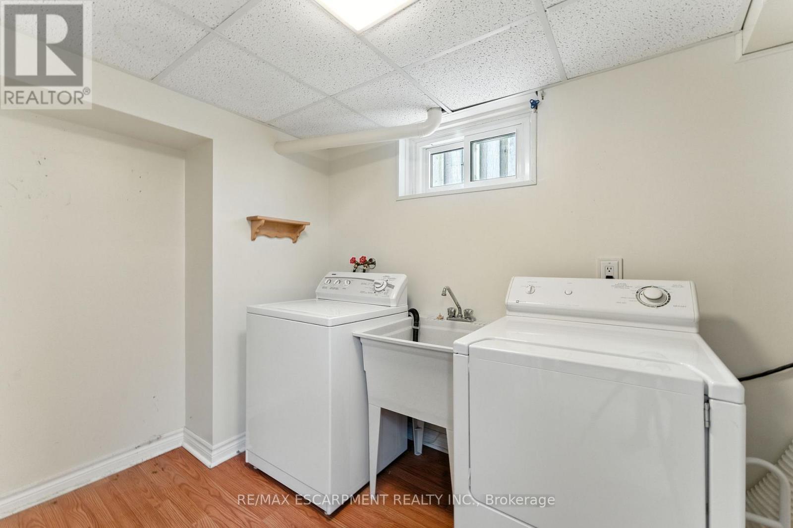 51 Pleasant Avenue, Hamilton, ON - Indoor Photo Showing Laundry Room