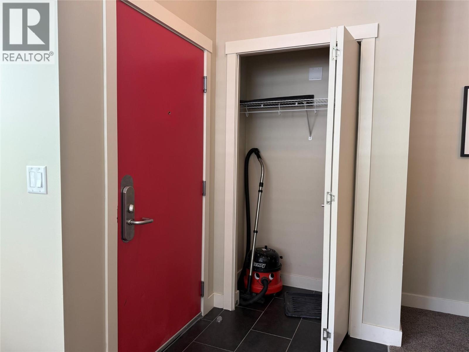 Front Entry - 2049 Summit Drive Unit# 115D, Panorama, BC - Indoor Photo Showing Other Room