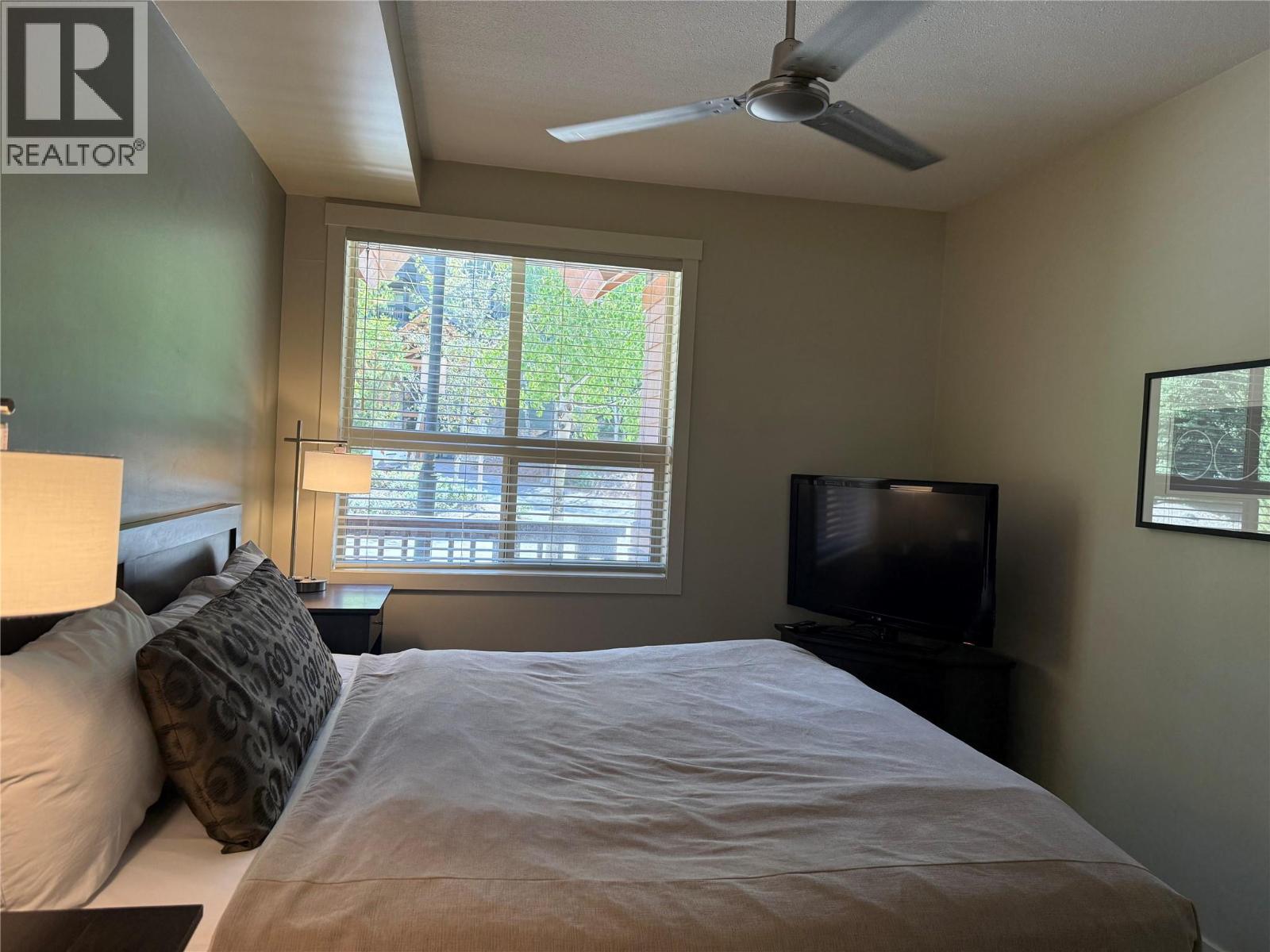 Ensuite Bathroom - 2049 Summit Drive Unit# 115D, Panorama, BC - Indoor Photo Showing Bedroom