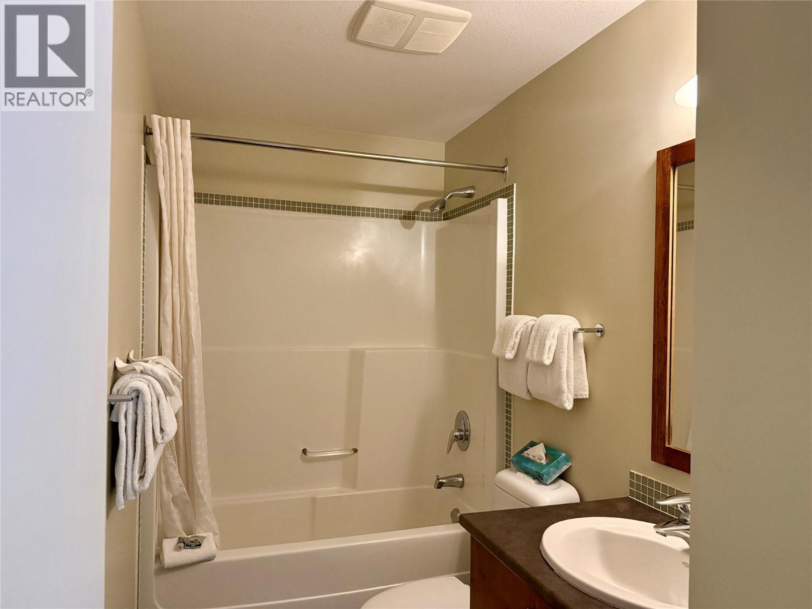 2049 Summit Drive Unit# 115D, Panorama, BC - Indoor Photo Showing Bathroom