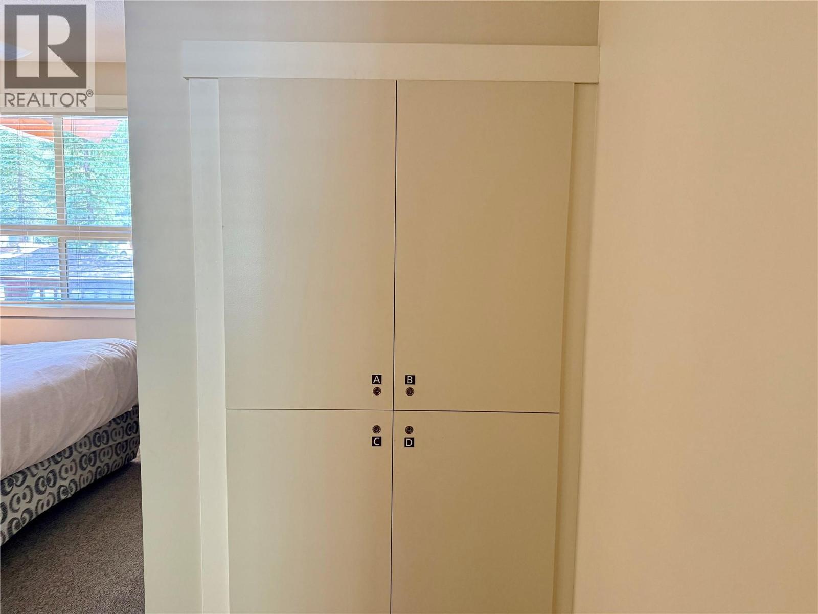 2049 Summit Drive Unit# 115D, Panorama, BC - Indoor