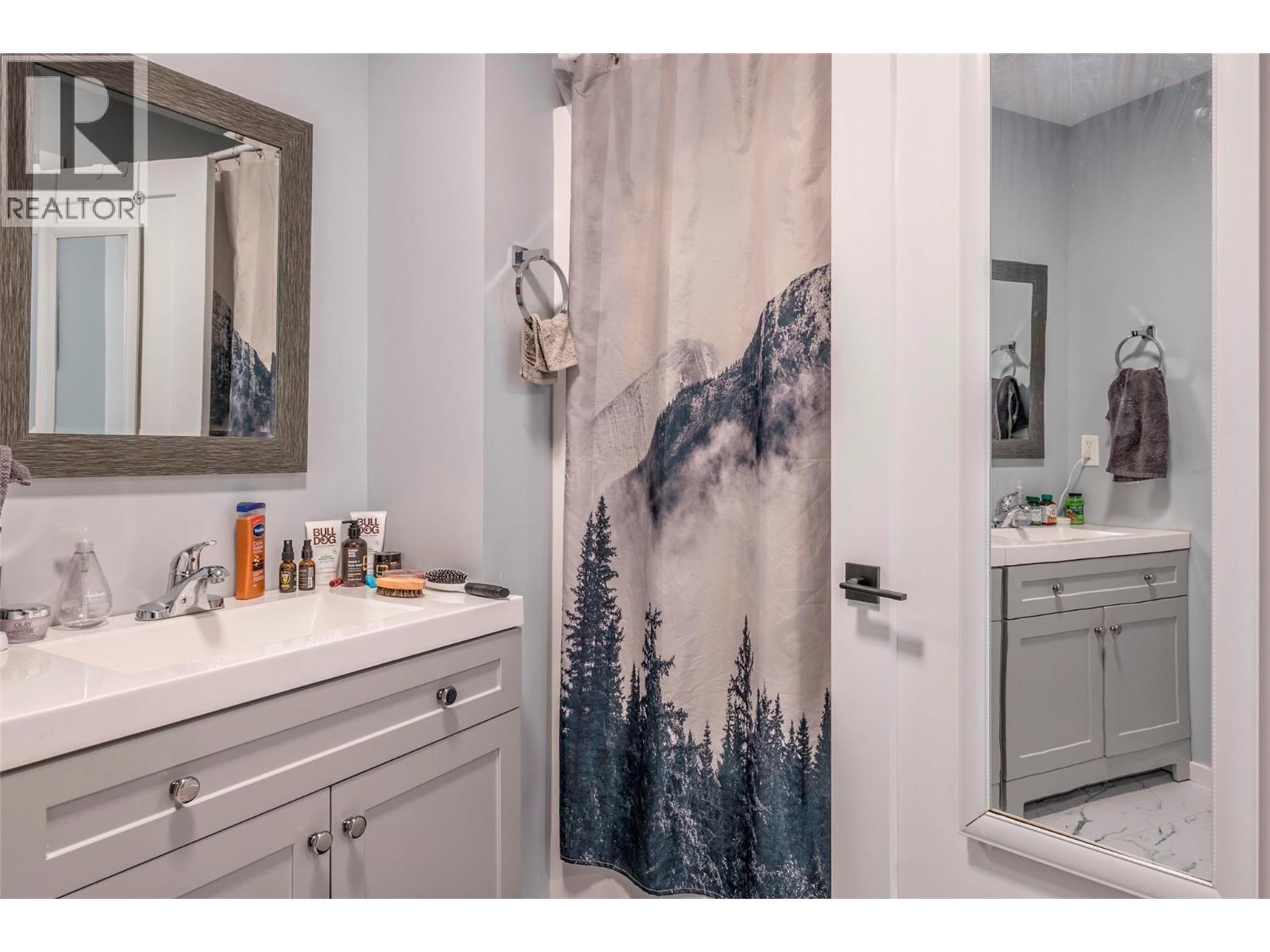 123 Ranchland Place, Coldstream, BC - Indoor Photo Showing Bathroom