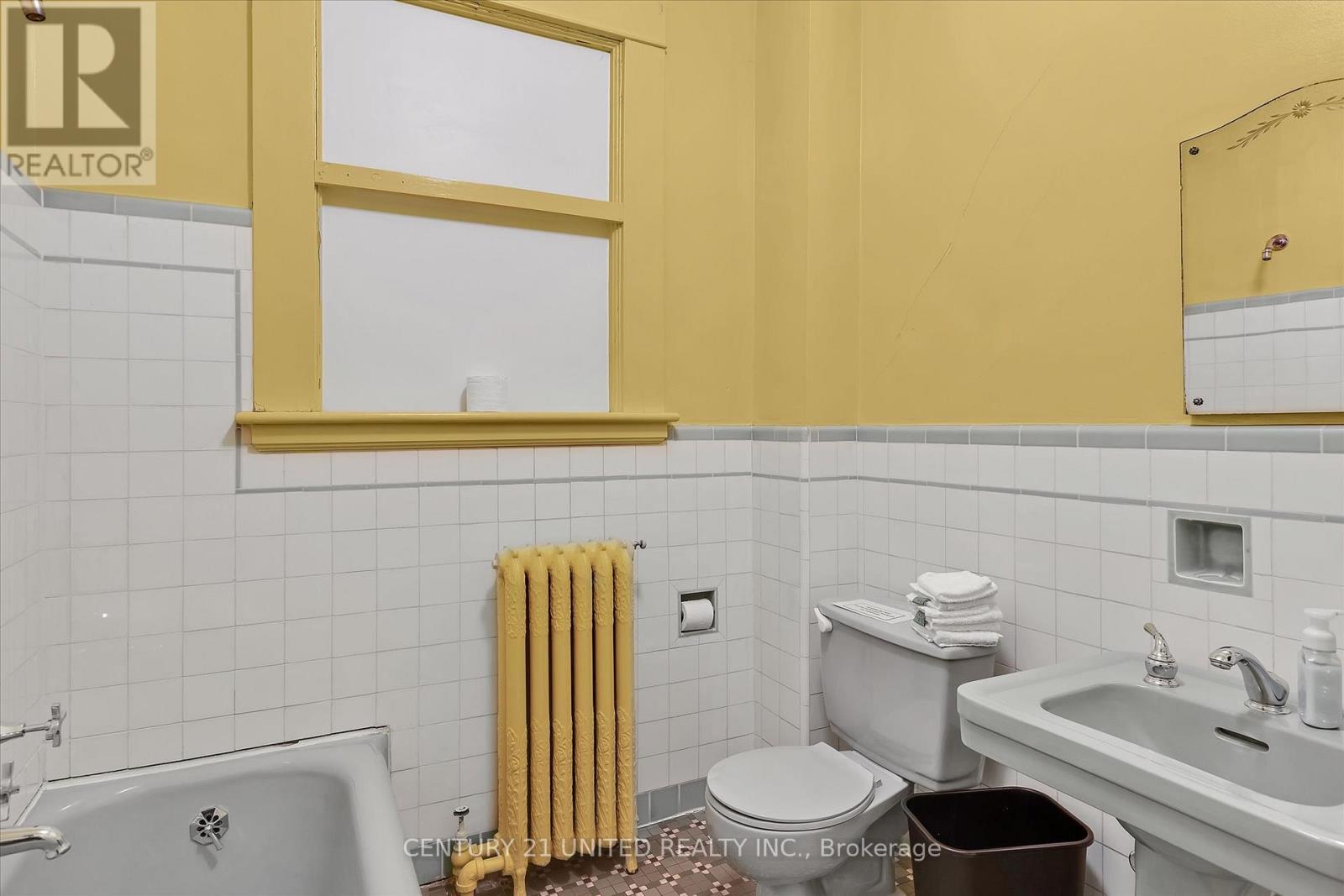 318 Stewart Street, Peterborough (Town Ward 3), ON