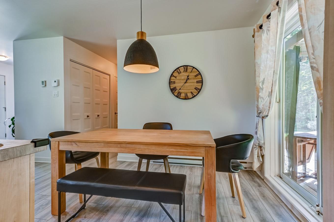 Vue d'ensemble - 217 Rue Des Capucines, Saint-Hippolyte, QC - Indoor Photo Showing Dining Room