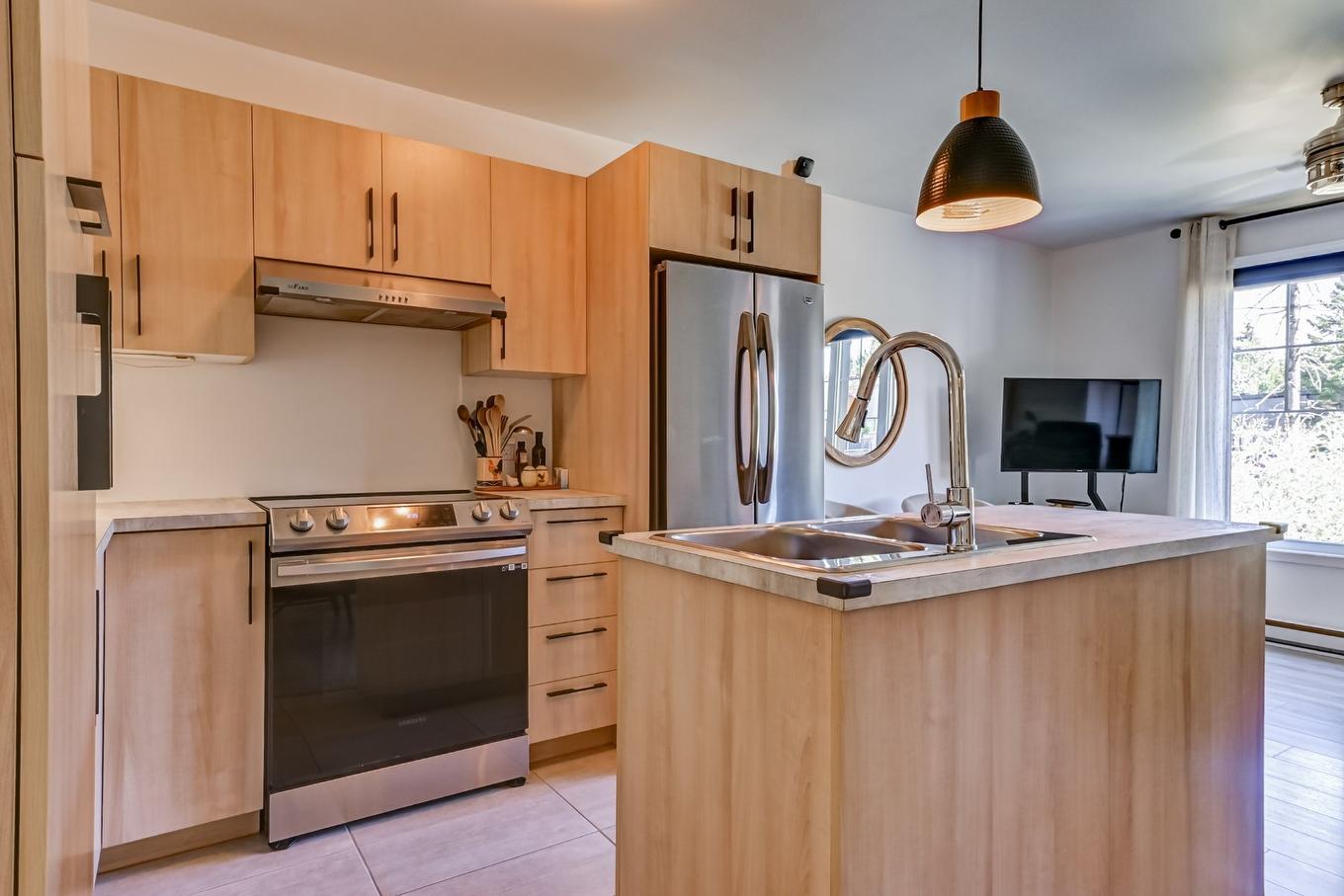Cuisine - 217 Rue Des Capucines, Saint-Hippolyte, QC - Indoor Photo Showing Kitchen