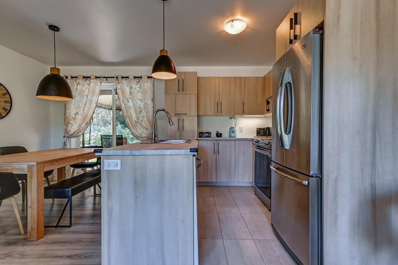 Cuisine - 217 Rue Des Capucines, Saint-Hippolyte, QC - Indoor Photo Showing Kitchen