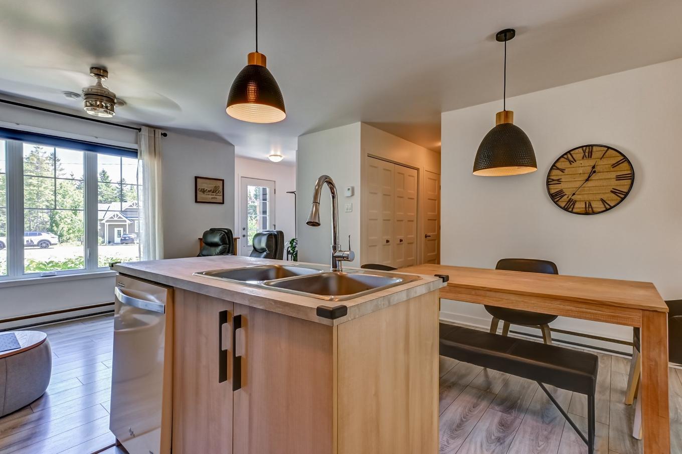 Cuisine - 217 Rue Des Capucines, Saint-Hippolyte, QC - Indoor Photo Showing Kitchen With Double Sink