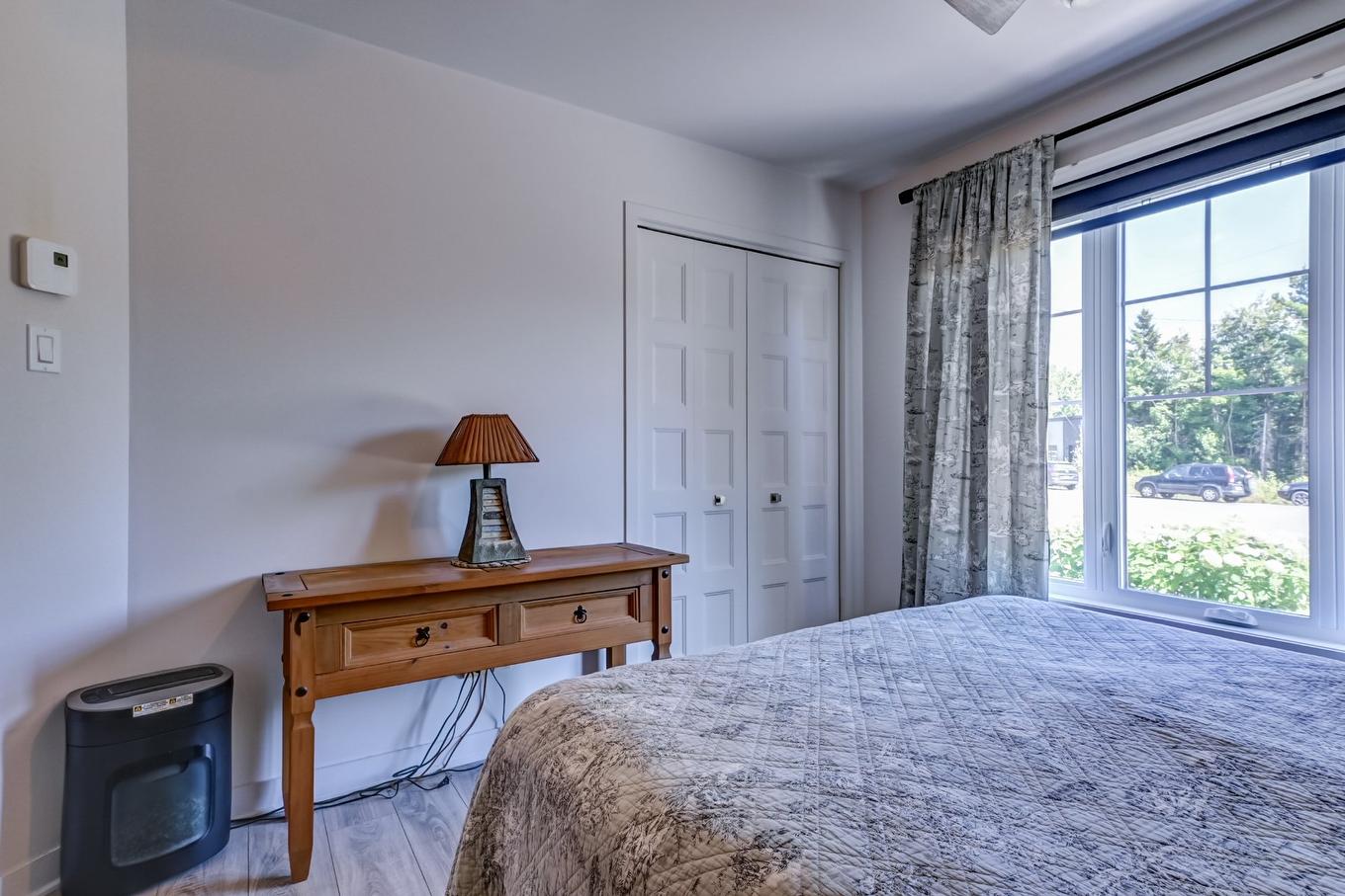 Chambre à coucher principale - 217 Rue Des Capucines, Saint-Hippolyte, QC - Indoor Photo Showing Bedroom