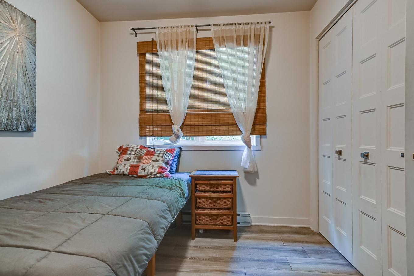Chambre à coucher - 217 Rue Des Capucines, Saint-Hippolyte, QC - Indoor Photo Showing Bedroom