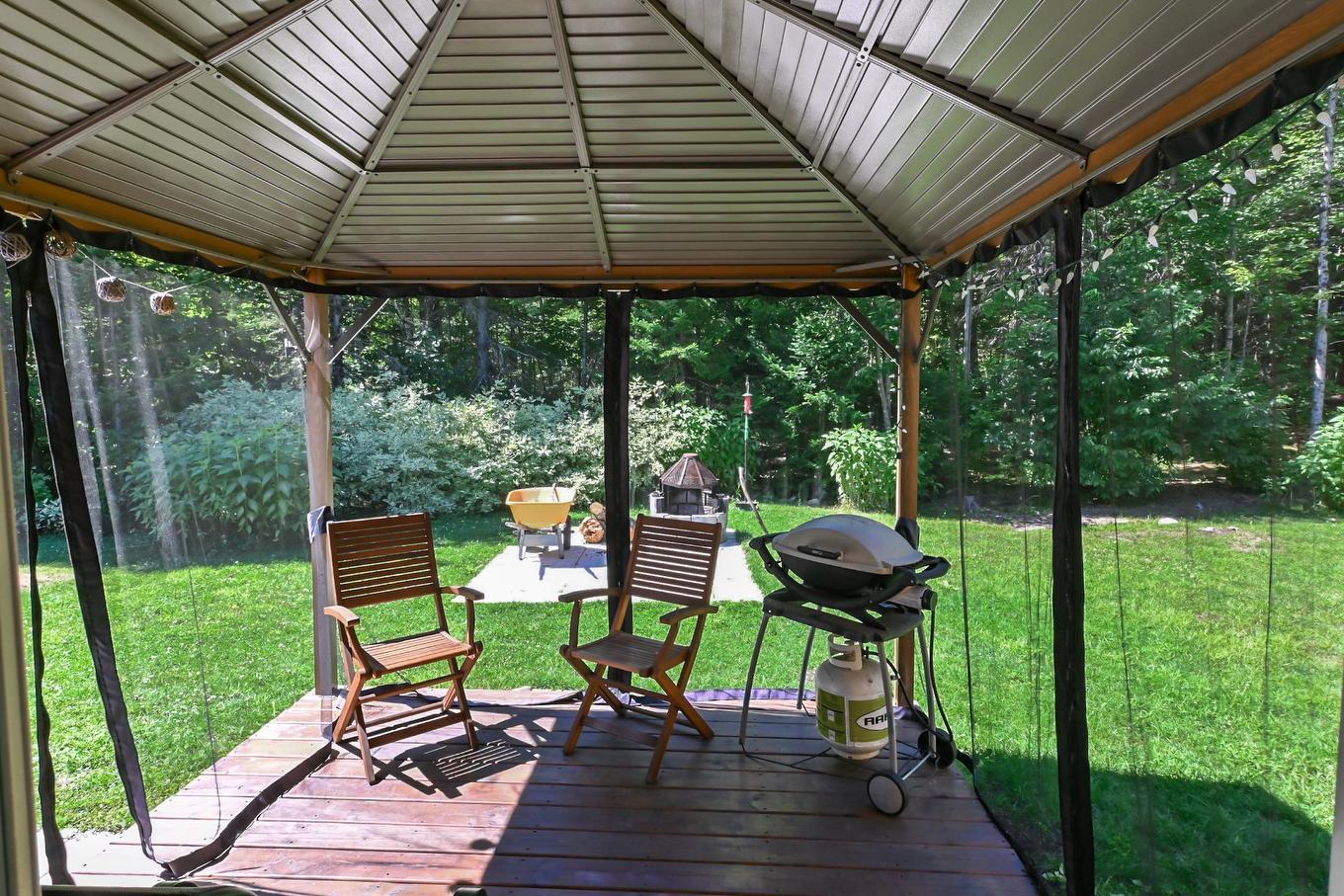 Balcon - 217 Rue Des Capucines, Saint-Hippolyte, QC - Outdoor With Deck Patio Veranda With Exterior