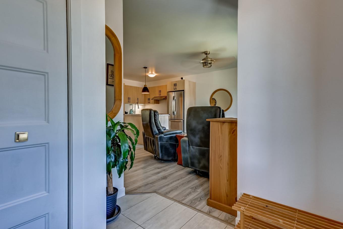 Hall d'entrée/Vestibule - 217 Rue Des Capucines, Saint-Hippolyte, QC - Indoor Photo Showing Other Room