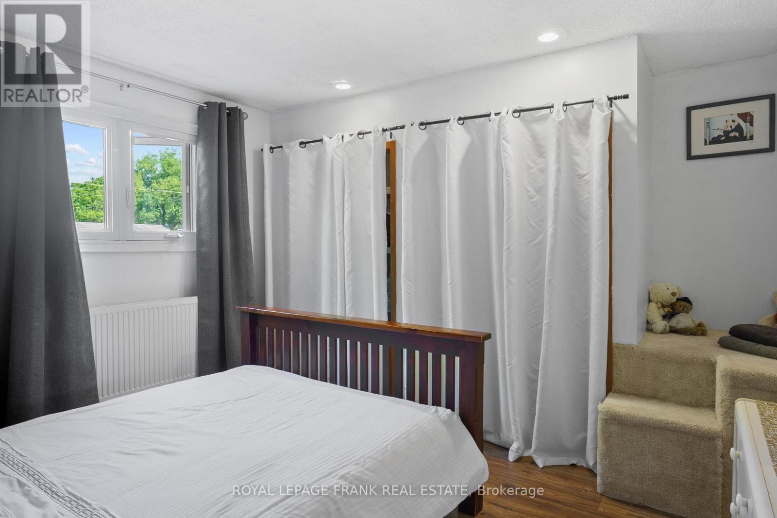 230-232 Lake Dalrymple Road, Kawartha Lakes (Carden), ON - Indoor Photo Showing Bedroom