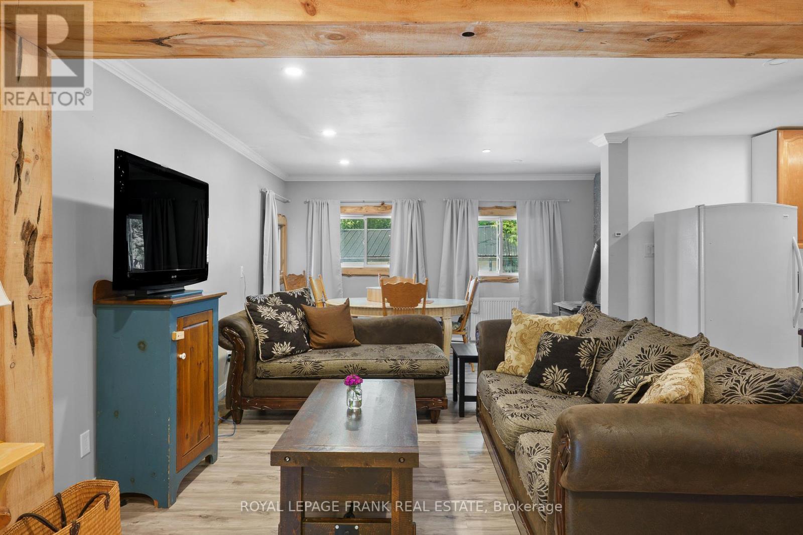 230-232 Lake Dalrymple Road, Kawartha Lakes (Carden), ON - Indoor Photo Showing Living Room