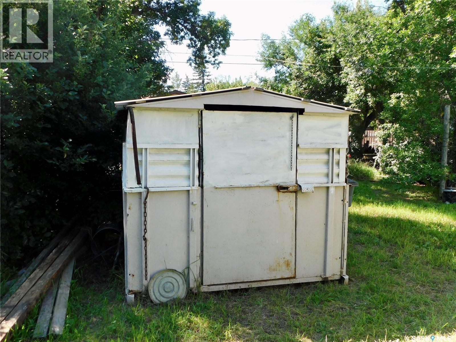 410 6Th Avenue E, Assiniboia, SK - Outdoor