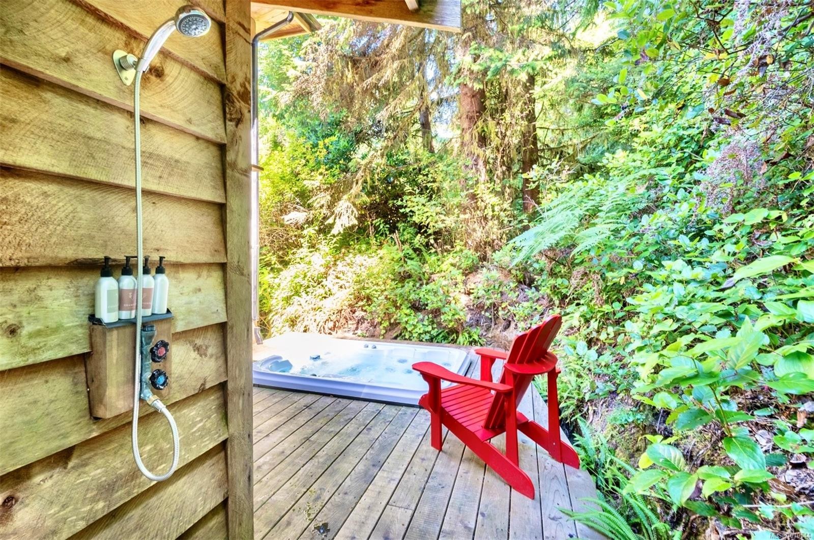 1316 Lynn Rd, Tofino, BC