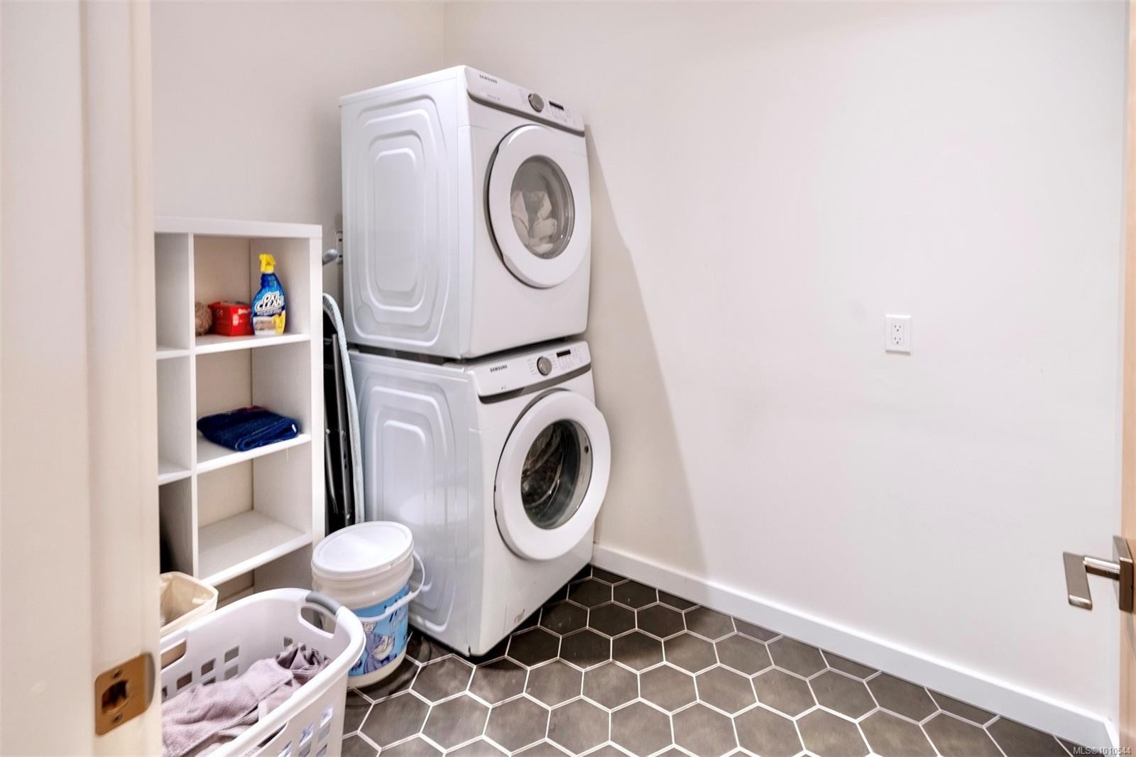 1316 Lynn Rd, Tofino, BC