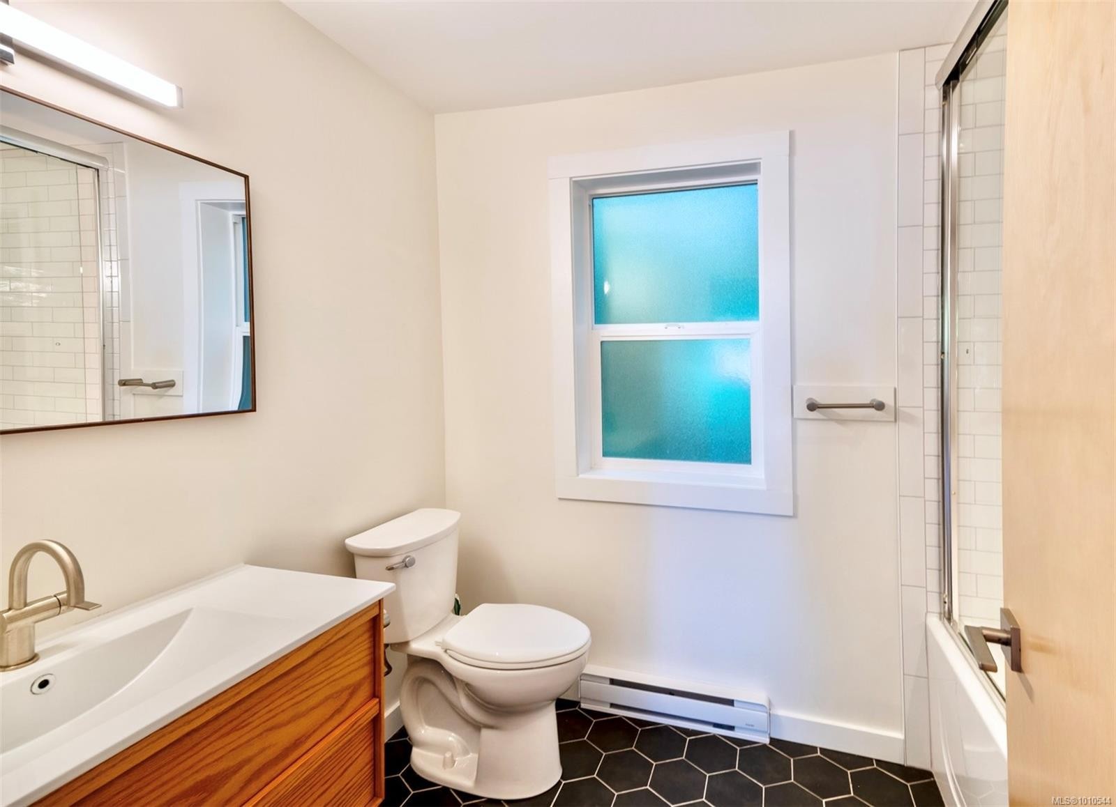 1316 Lynn Rd, Tofino, BC