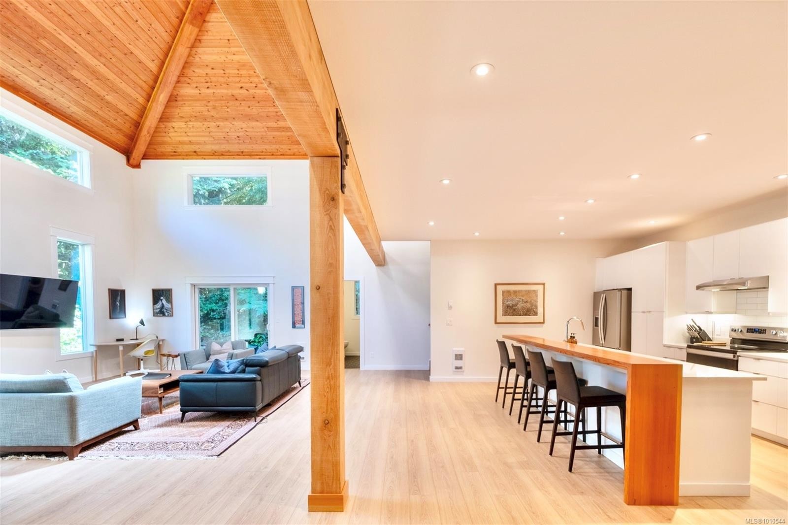 1316 Lynn Rd, Tofino, BC