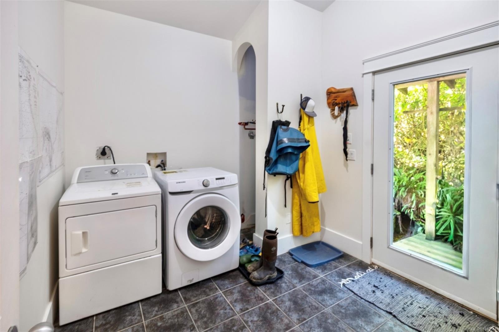 1316 Lynn Rd, Tofino, BC