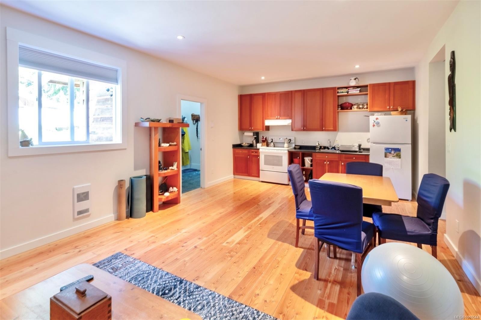 1316 Lynn Rd, Tofino, BC