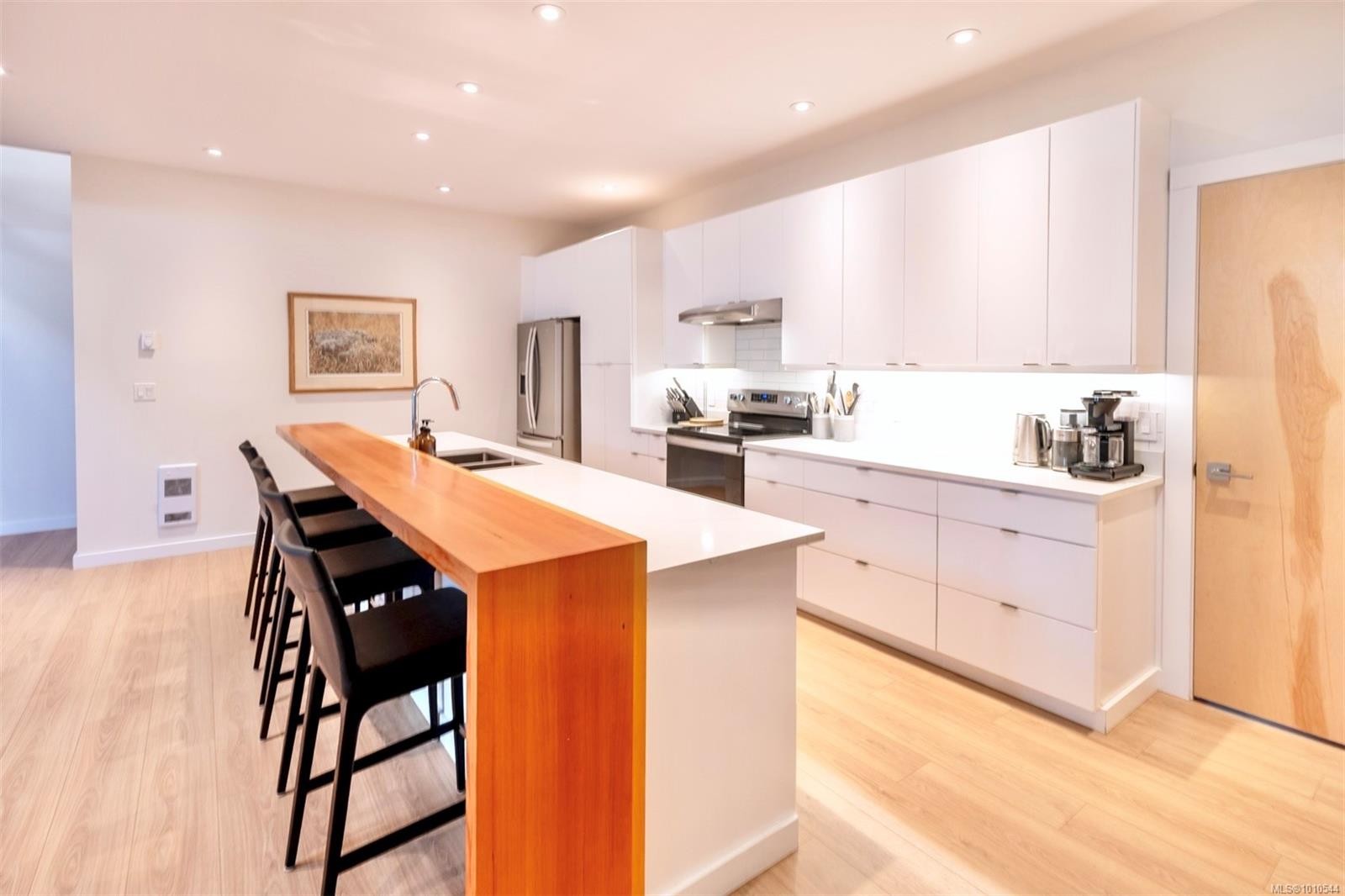 1316 Lynn Rd, Tofino, BC