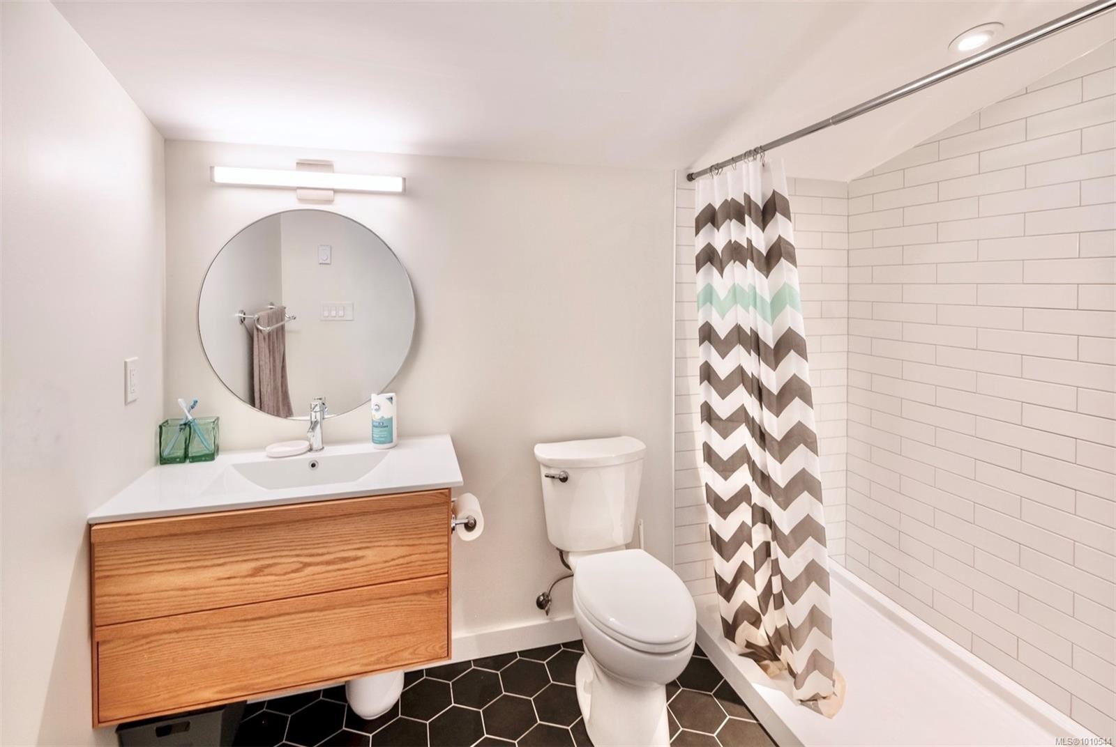 1316 Lynn Rd, Tofino, BC