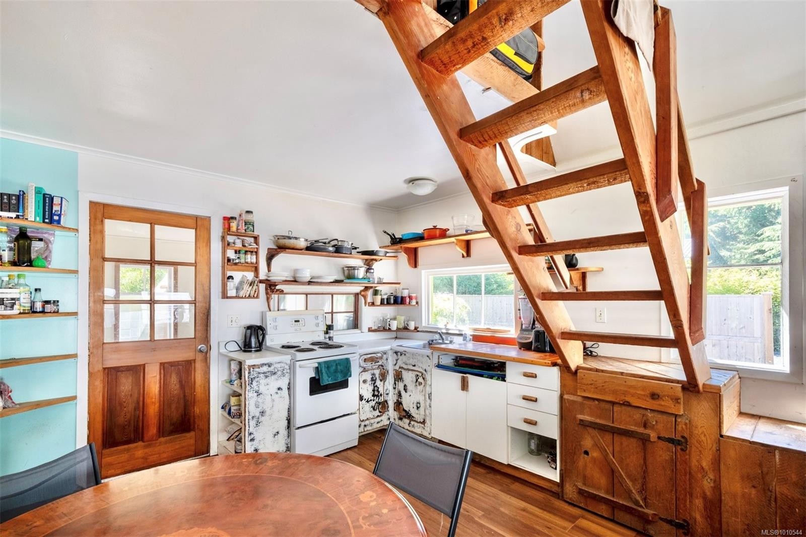 1316 Lynn Rd, Tofino, BC