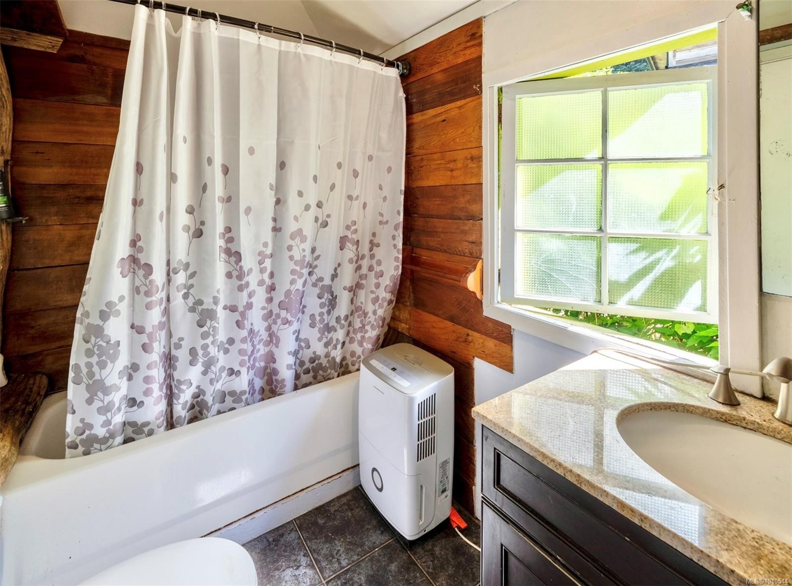 1316 Lynn Rd, Tofino, BC