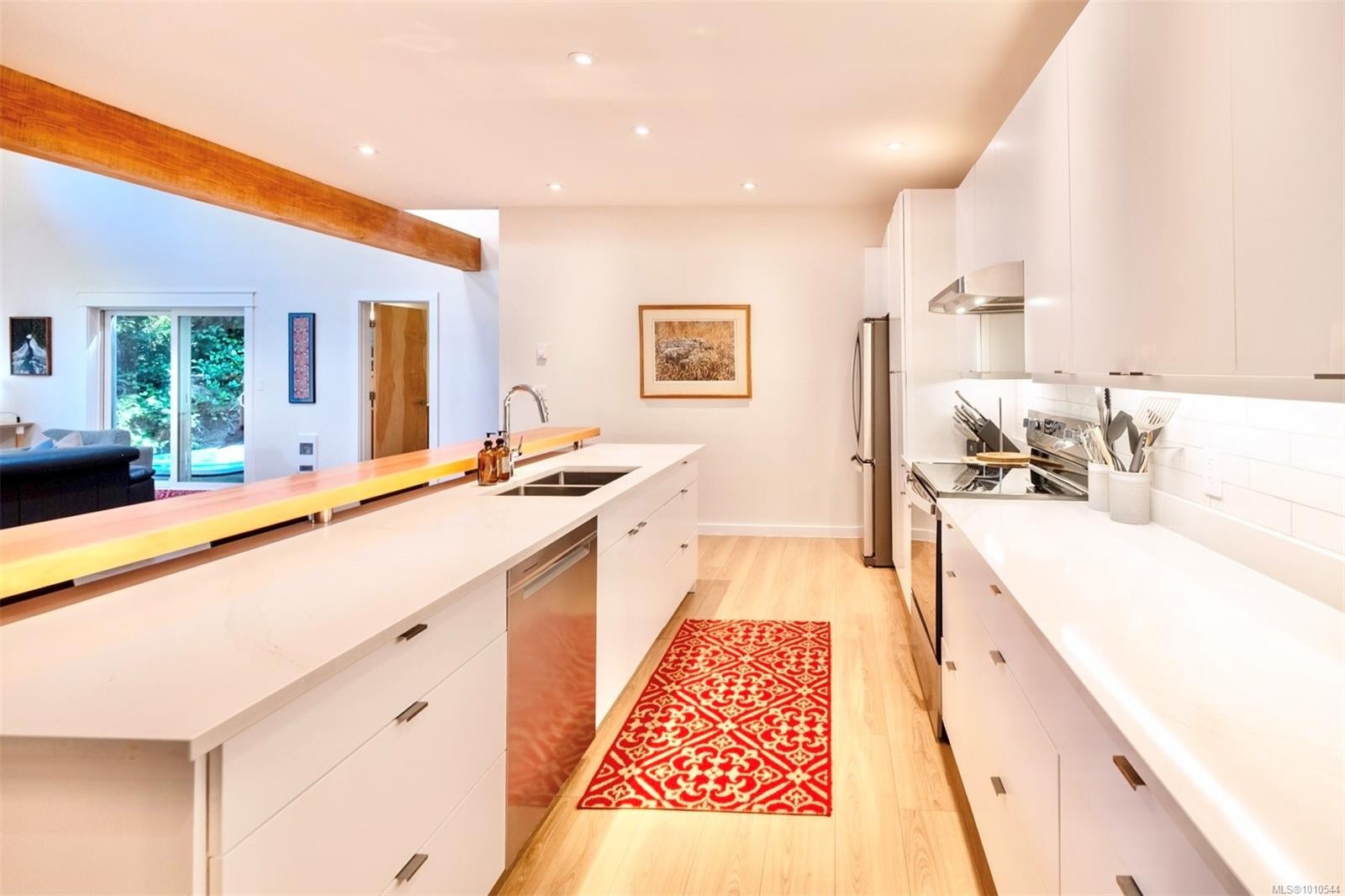 1316 Lynn Rd, Tofino, BC