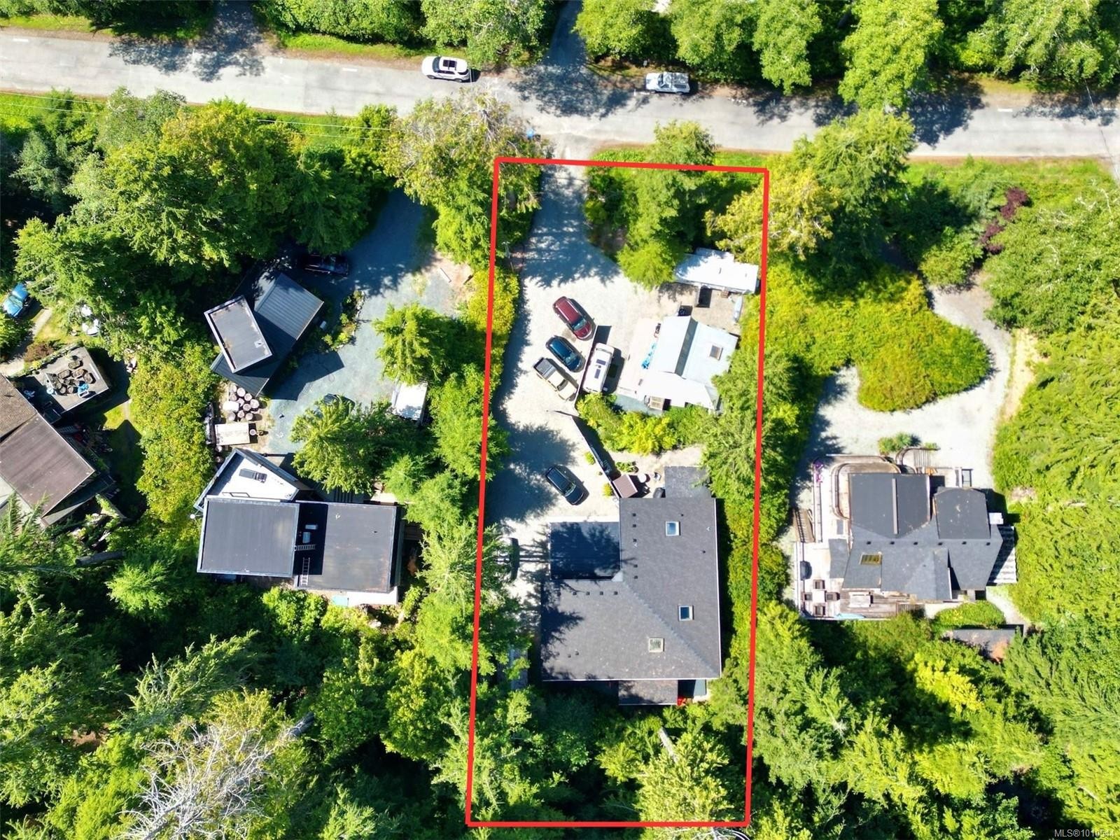 1316 Lynn Rd, Tofino, BC