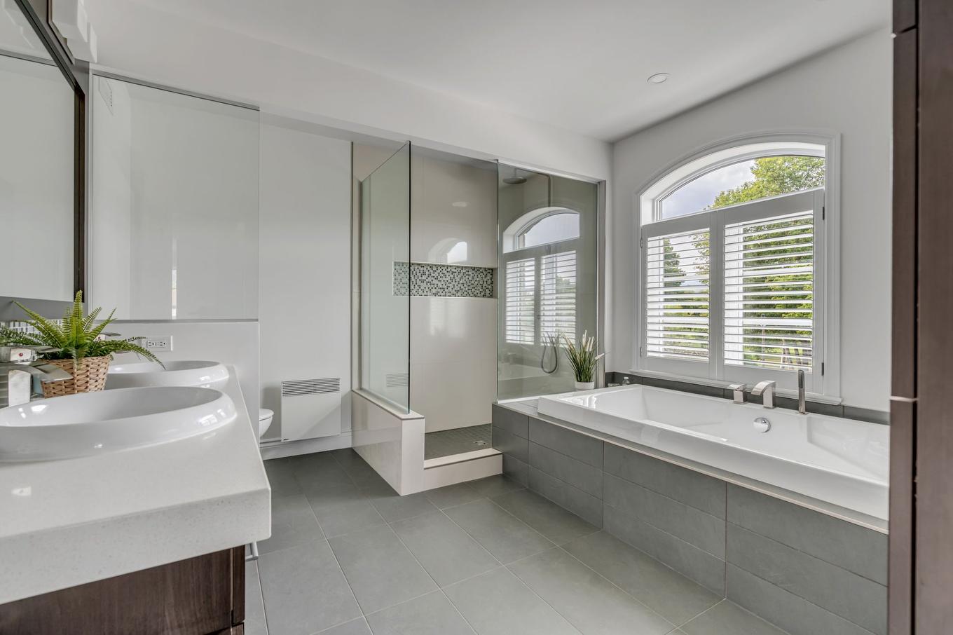 Ensuite bathroom - 6 Rue Ernest-Trotier, Baie-Saint-Paul, QC - Indoor Photo Showing Bathroom